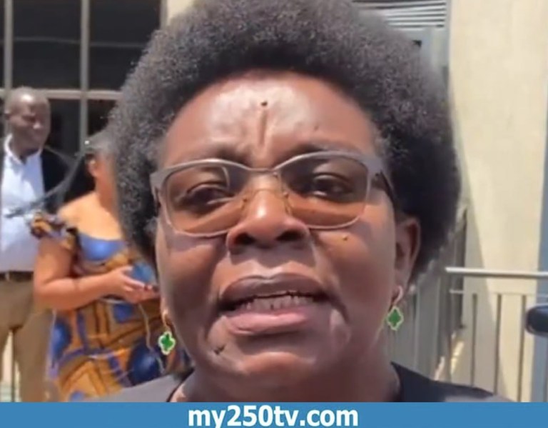 Ingabire Victoire nareke kwigira nyoni nyinshi, ni ikirura kiri mu ...